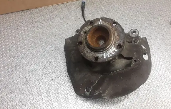 BMW 5 E39 Front wheel hub spindle knuckle