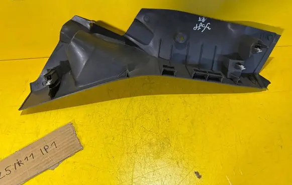 Ford Focus (C) pillar trim 4M51N31016