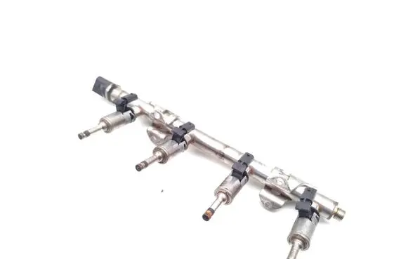 Volkswagen Golf Cross Fuel injectors set 0261500477 04E133320D