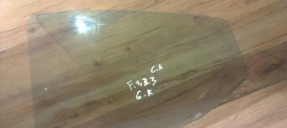 Mazda 323 F Rear door window glass nenustayta