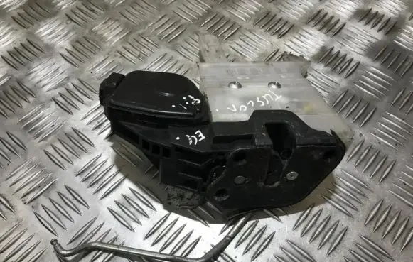 Hyundai Tucson JM Front door lock
