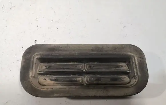 Quarter panel pressure vent