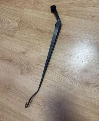 Toyota Corolla Verso E121 Front wiper blade arm