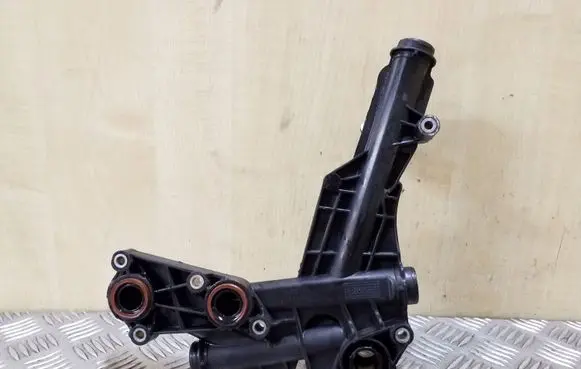 Oil filter mounting bracket