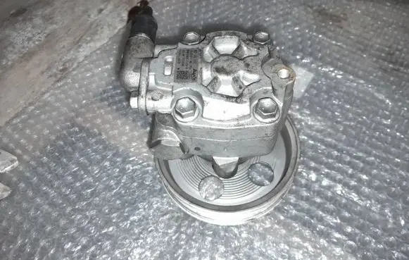 Audi A4 S4 B8 8K Power steering pump 8K0145153F