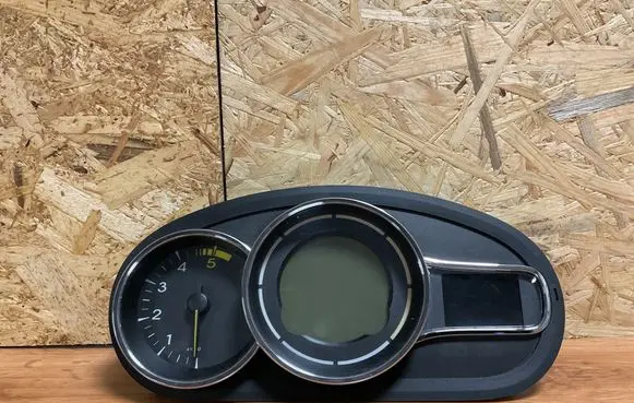 Speedometer (instrument cluster)