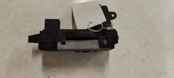 Opel Zafira B Front door lock 13210749