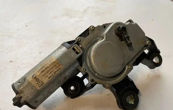 Volkswagen PASSAT B5 Rear window wiper motor 3B9955711C