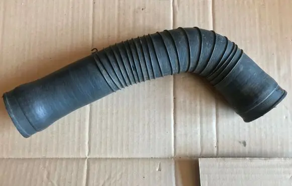 Volkswagen PASSAT B3 Air intake hose/pipe 357145832H