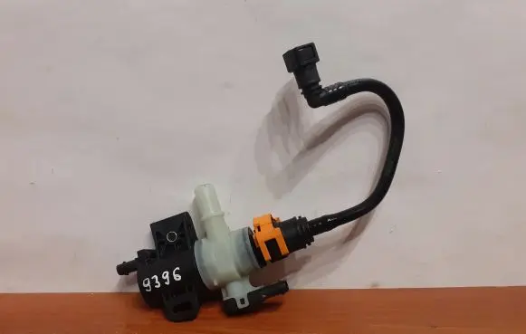 Volvo XC40 Turbo solenoid valve 32139918 8889477433