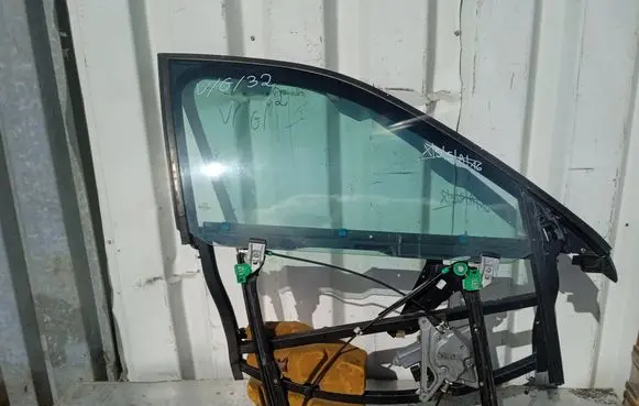 Audi A4 S4 B5 8D Front door window regulator with motor A4B5KASACJ