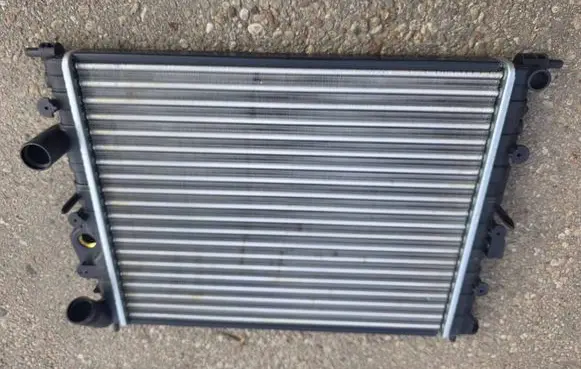 Dacia Sandero Coolant radiator 639371
