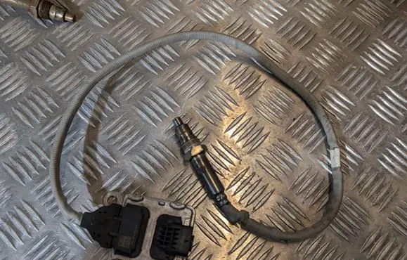 Volkswagen Golf VII Lambda probe sensor 04L907807EQ