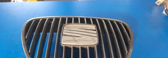 Seat Ibiza III (6L) Front grill 6l0853651