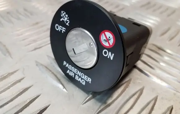 Hyundai ix35 Passenger airbag on/off switch 