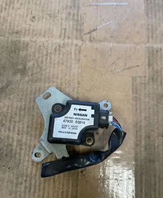 Nissan X-Trail T30 ESP acceleration yaw rate sensor 47930EQ010