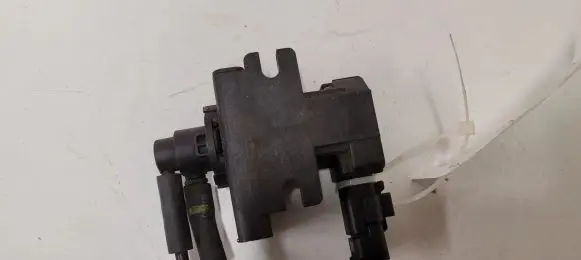 Volvo V70 Turbo solenoid valve 8699233 70051500