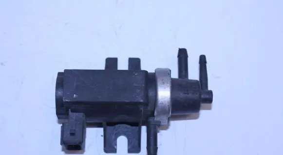 Audi A4 S4 B5 8D Turbo solenoid valve 1h0906622