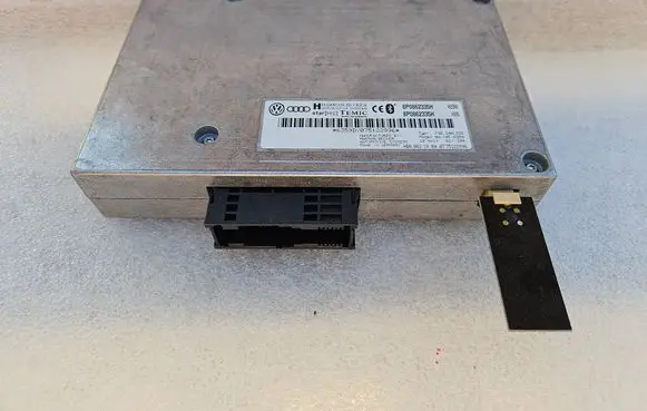 Audi A4 S4 B7 8E 8H Bluetooth control unit module 8P0862335H