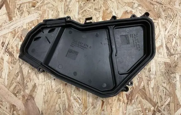 Volkswagen Touareg II Fuse box cover 7L0937576B