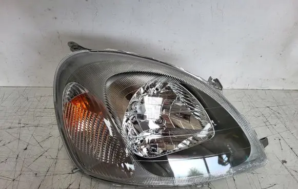Toyota Yaris Headlight/headlamp 81110-52021