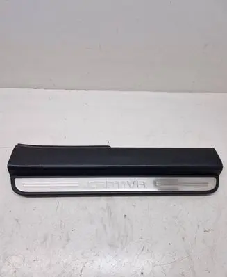 Chevrolet Captiva Front sill trim cover 20832152