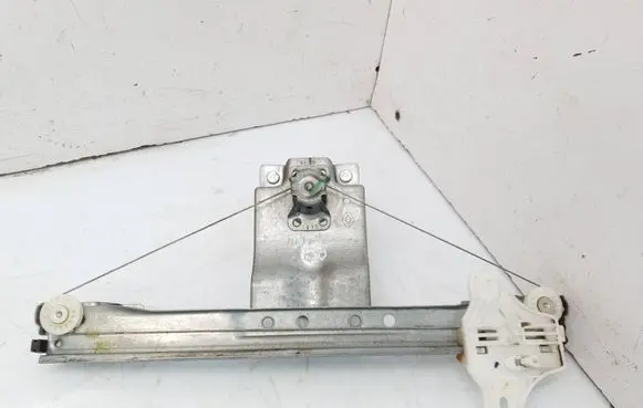 Renault Clio IV Rear door manual window regulator 827003722R 0905201514