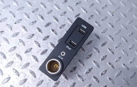 Jaguar XJ X351 USB socket connector AW9319C166AA T1011245856