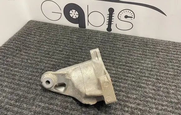 Mercedes-Benz GLC X253 C253 Engine mounting bracket A6422237004
