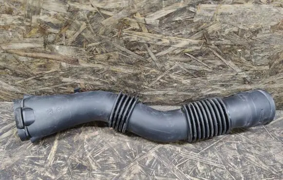 Dacia Logan I Air intake duct part 165555736R