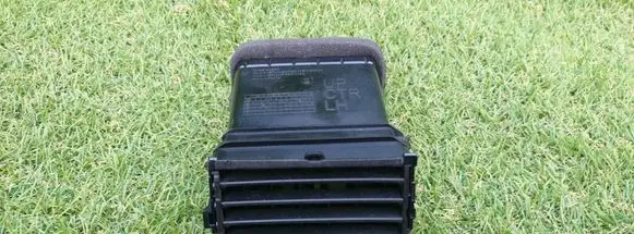 Nissan Leaf I (ZE0) Dash center air vent grill 68751 3NL0A