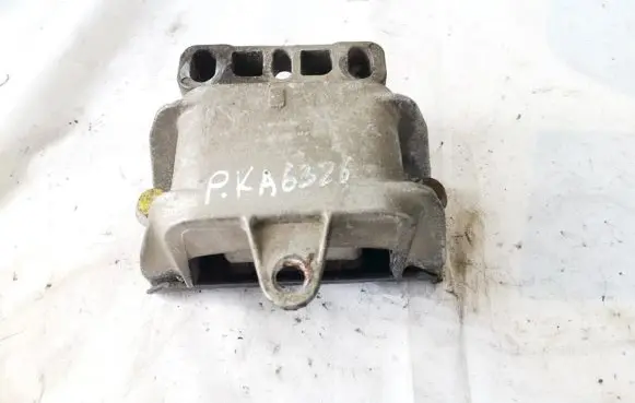 Skoda Octavia Mk1 (1U) Engine mount bracket