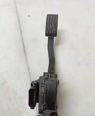 Ford C-MAX I Accelerator throttle pedal 3M519F836AE 00864110