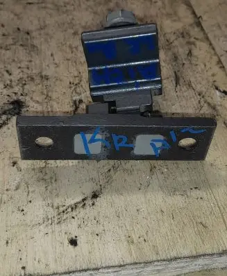 BMW 5 E60 E61 Rear door lower hinge 7068087 ES03DE