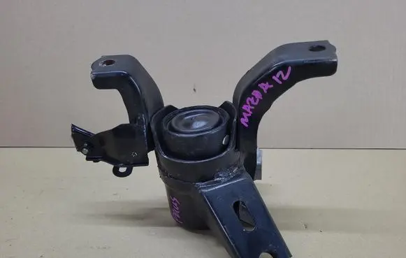 Toyota Prius (XW30) Engine mount bracket 