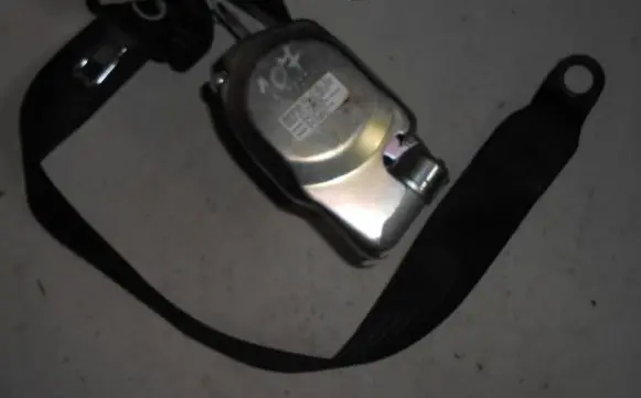 Peugeot 107 Front seatbelt 7P1170P