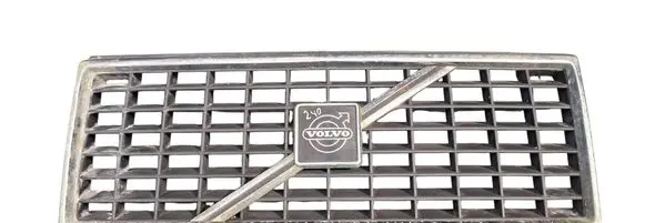 Volvo 240 Front bumper upper radiator grill 1247271