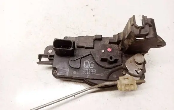 Opel Astra H Front door lock 13210749