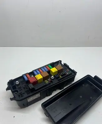 Opel Signum Fuse module 13144709