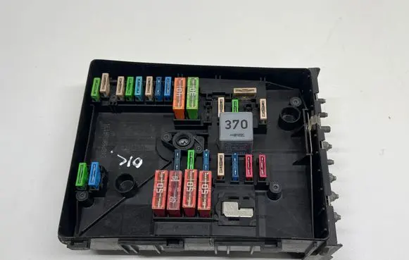 Volkswagen Golf Plus Fuse module 1K0937125A