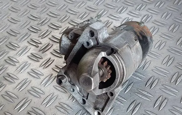 Citroen C3 Picasso Starter motor M000T93581 9688268580