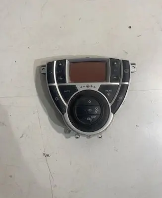 Peugeot 807 Climate control unit 14011592ZD F011500074 A83014100