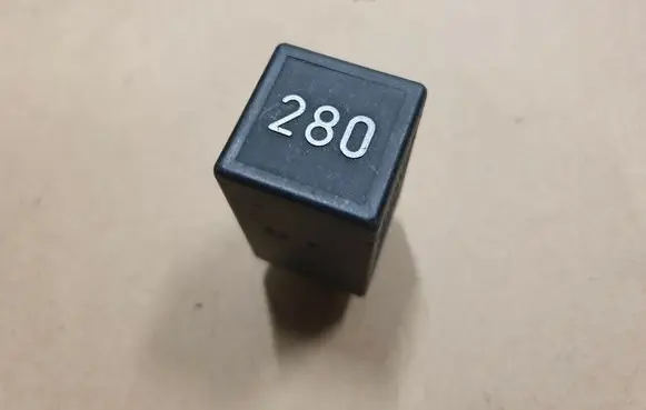 Volkswagen Golf II Idle relay 811905343B