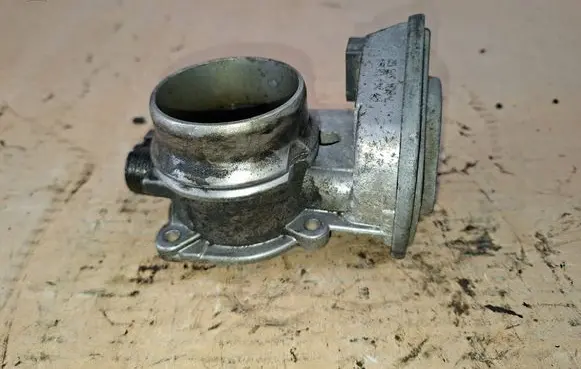 BMW 1 E81 E87 Throttle valve 7804373 B92440063