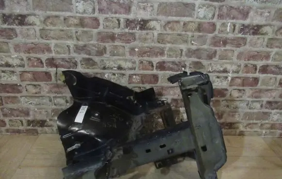 Citroen DS5 Bumper support mounting bracket corner 