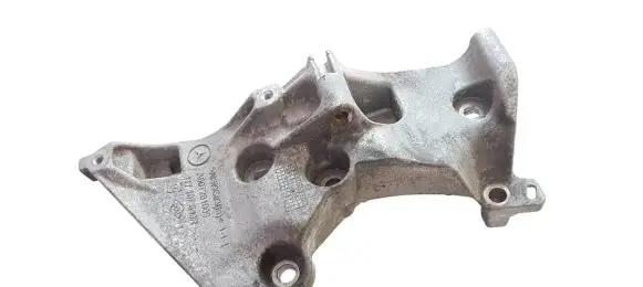 Mercedes-Benz A W176 Generator/alternator bracket A607201009