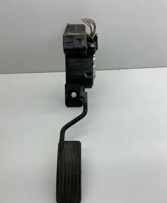Mitsubishi Grandis Accelerator throttle pedal APM30005 68110127