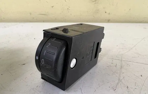 Subaru Outback Headlight level height control switch 59260