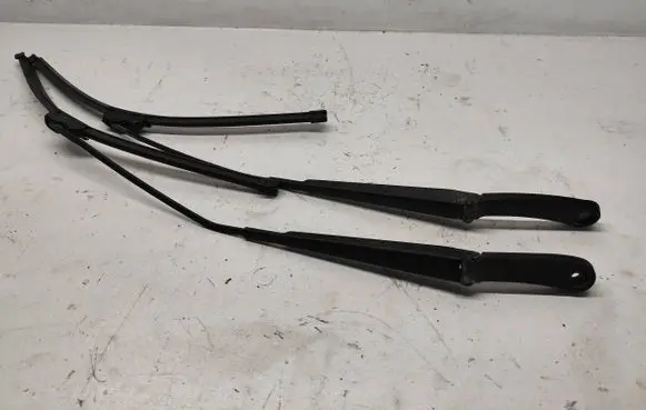 Volkswagen Transporter - Caravelle T5 Front wiper blade arm 7H1955410C