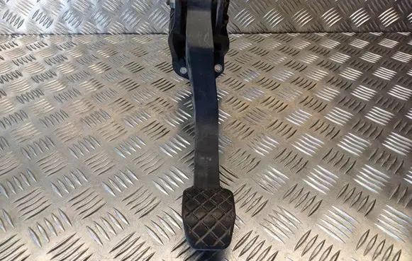 Volkswagen PASSAT B6 Clutch pedal 3C1721059AA 3C0721388B